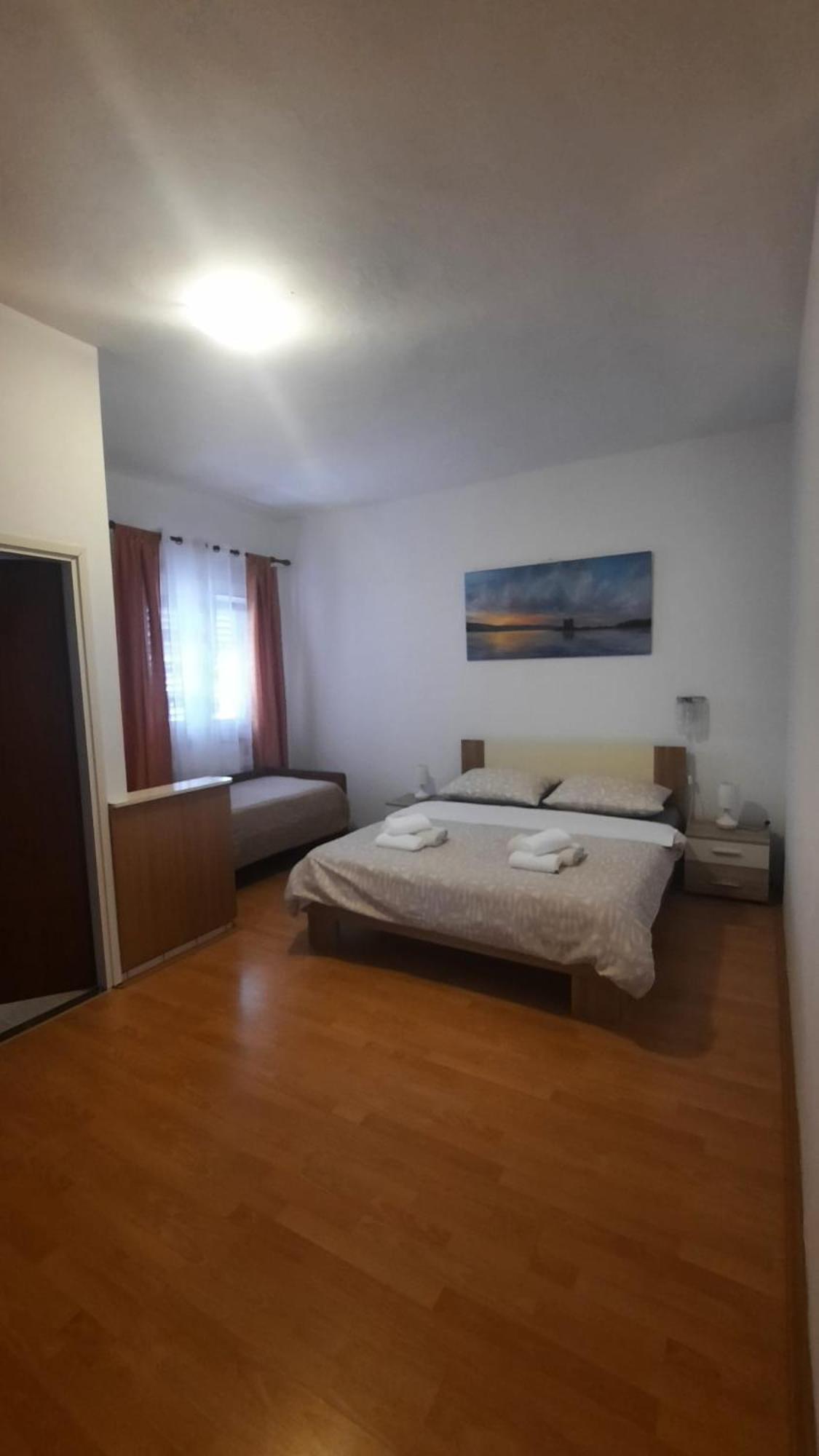 Apartmani Tinka Starigrad Paklenica Eksteriør bilde